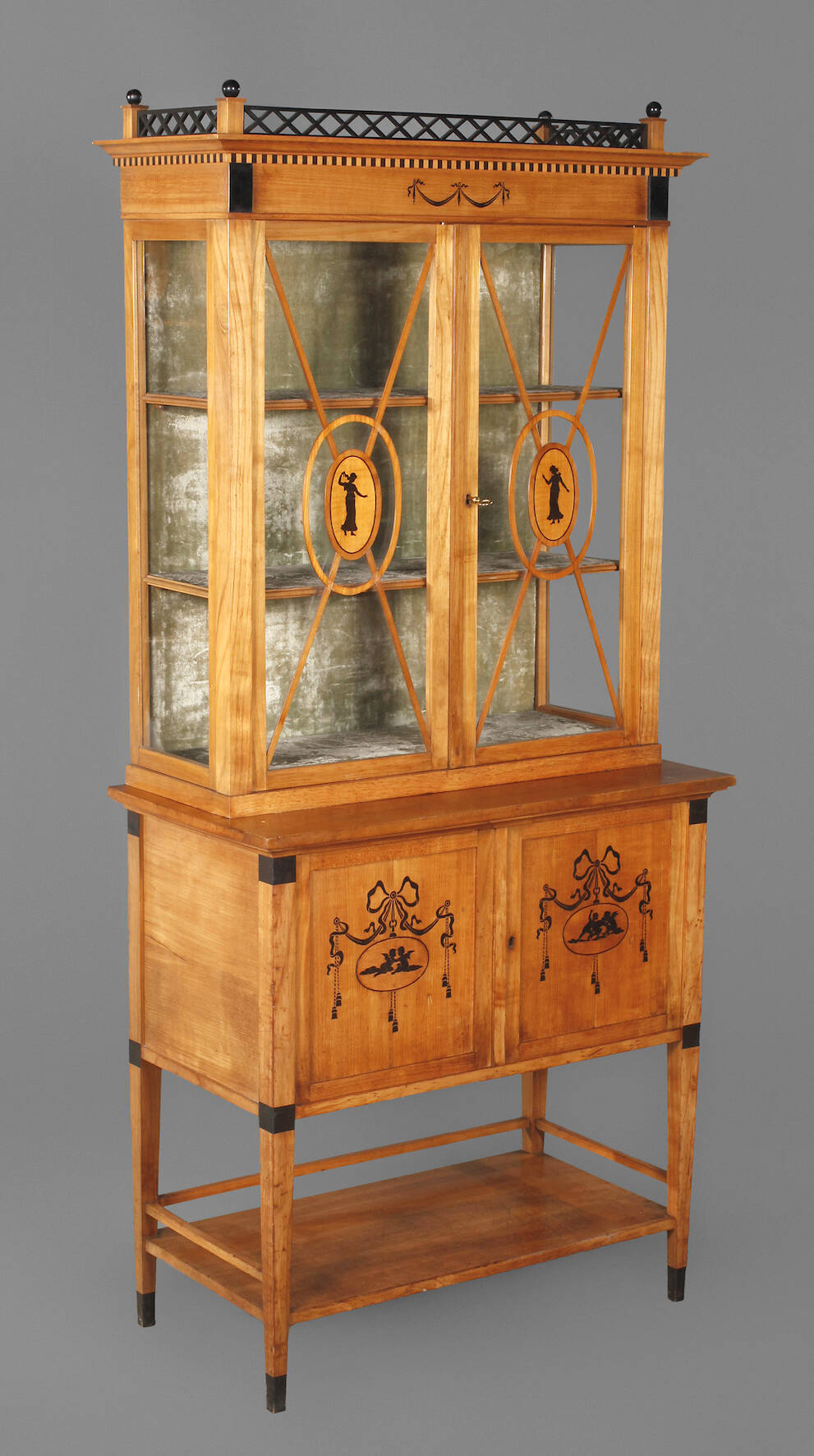 Vitrine Neoklassizismus