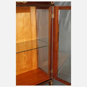 Neoklassizistische Vitrine