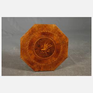 Intarsiertes Tischchen