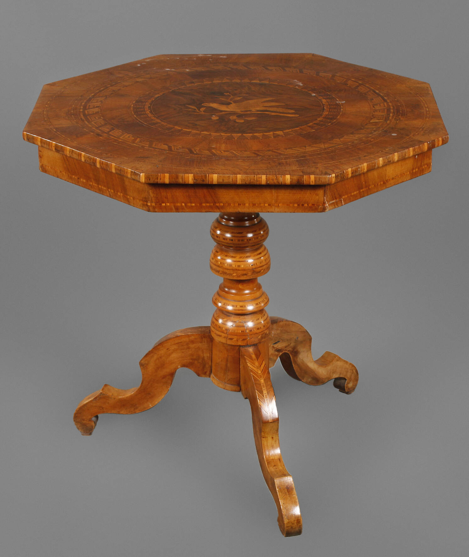 Intarsiertes Tischchen