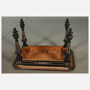 Tisch Neorenaissance