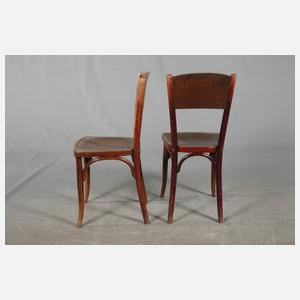 Kneipentisch und sechs Stühle