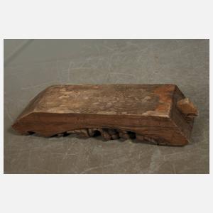 Drei beschnitzte Konsolen