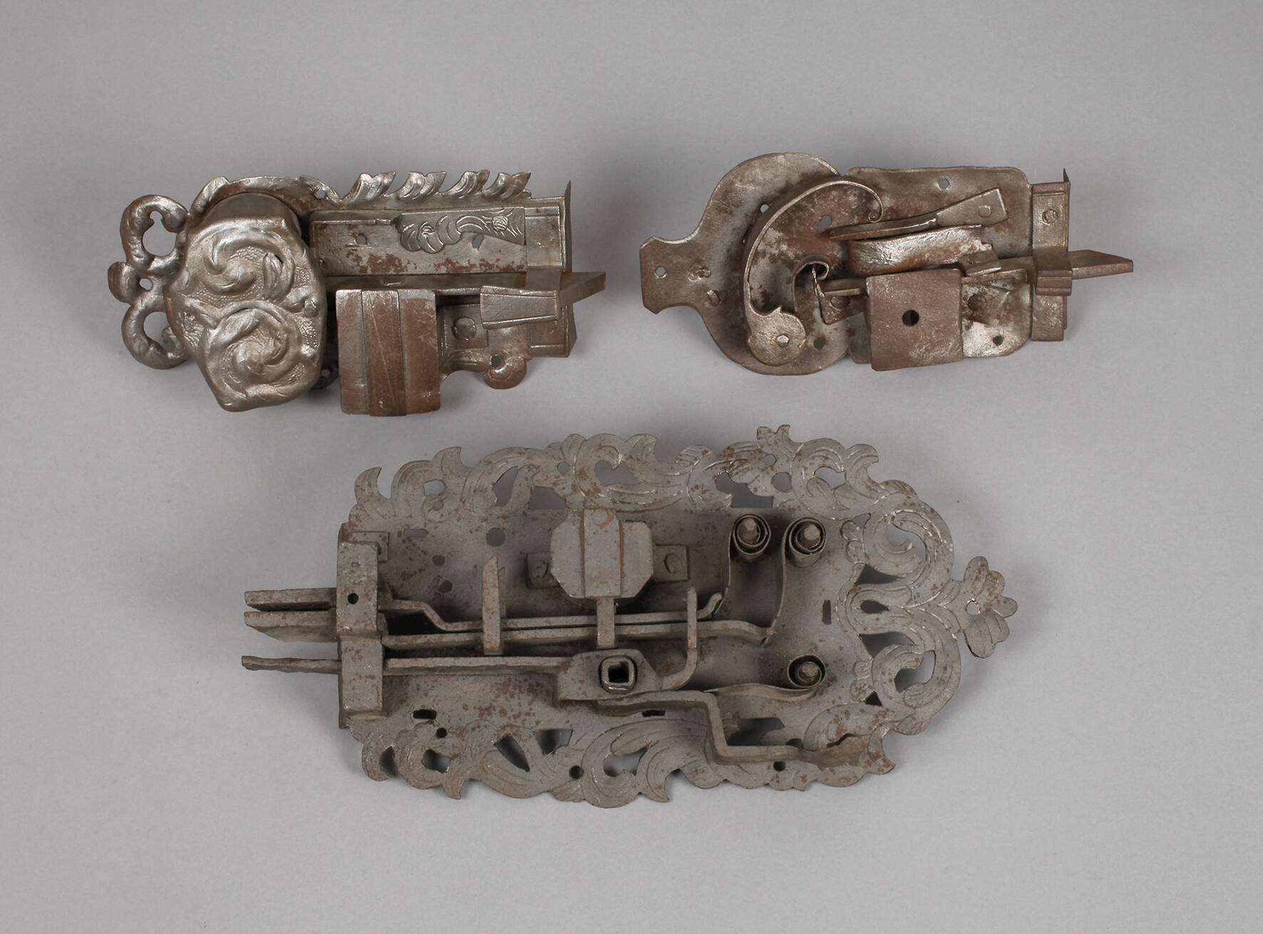 Drei Schrankschlösser Barock