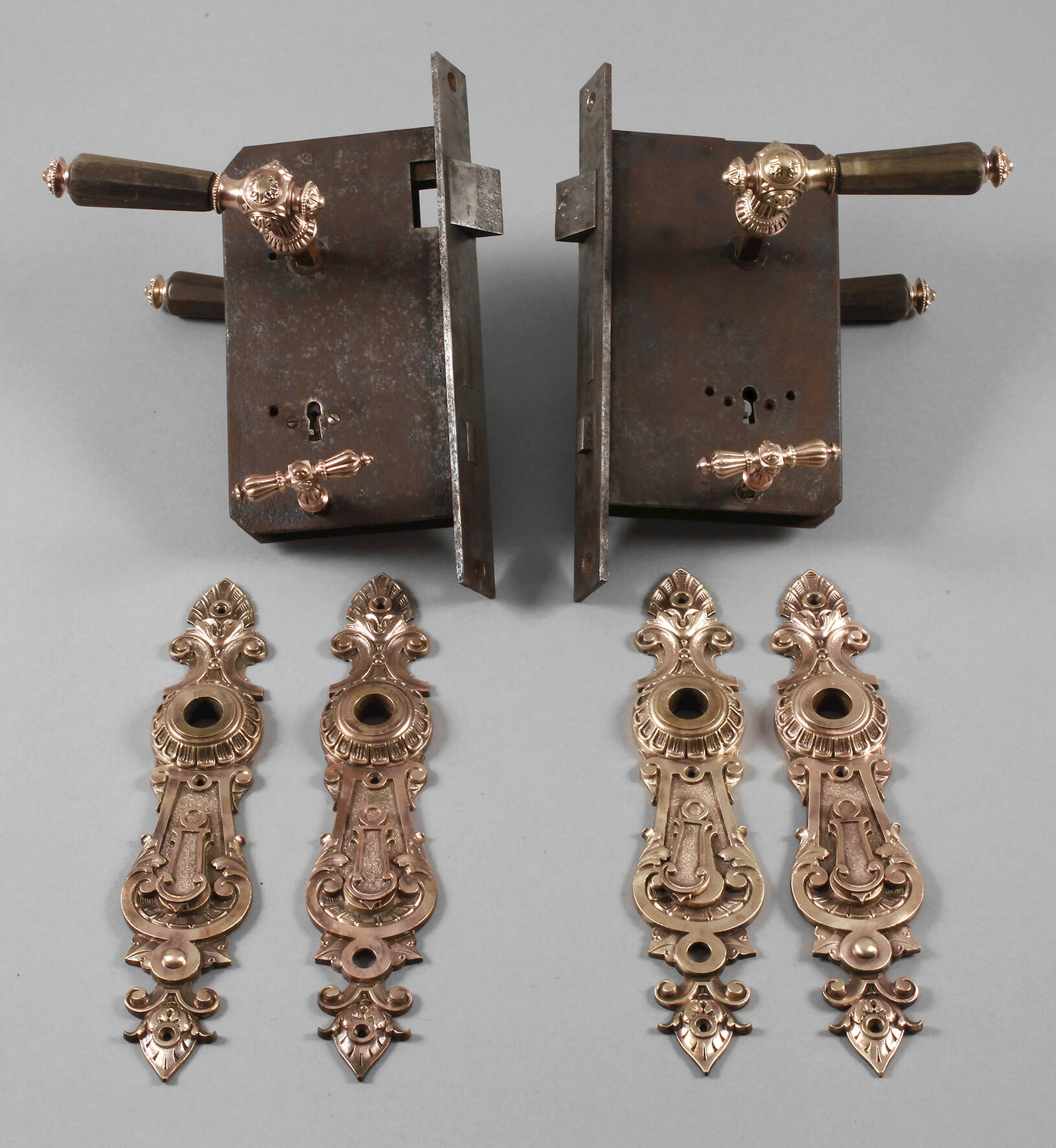 Zwei Drückergarnituren Historismus