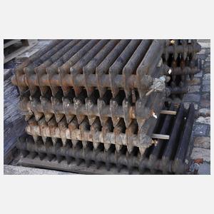 Sieben Heizkörper Jugendstil