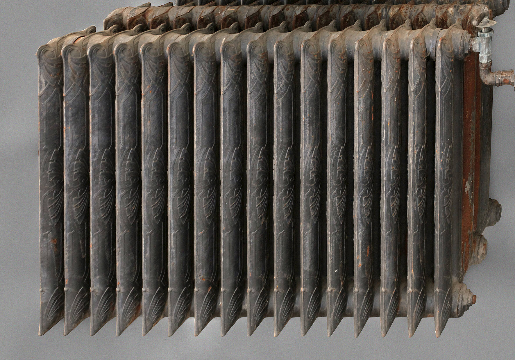 Sieben Heizkörper Jugendstil