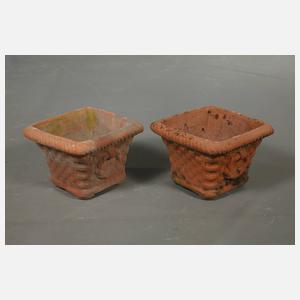 Paar Terrakottapflanzgefäße