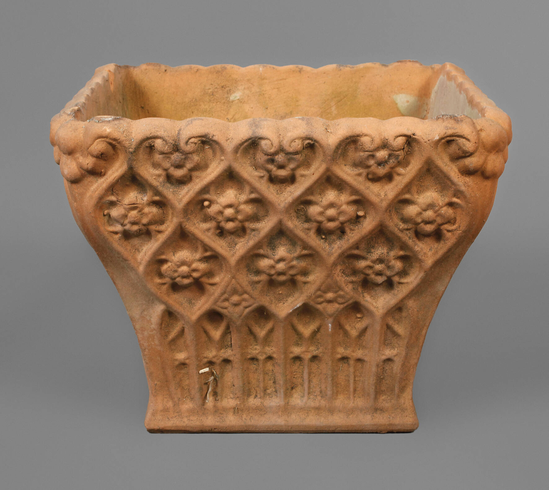 Großes Terrakottapflanzgefäß