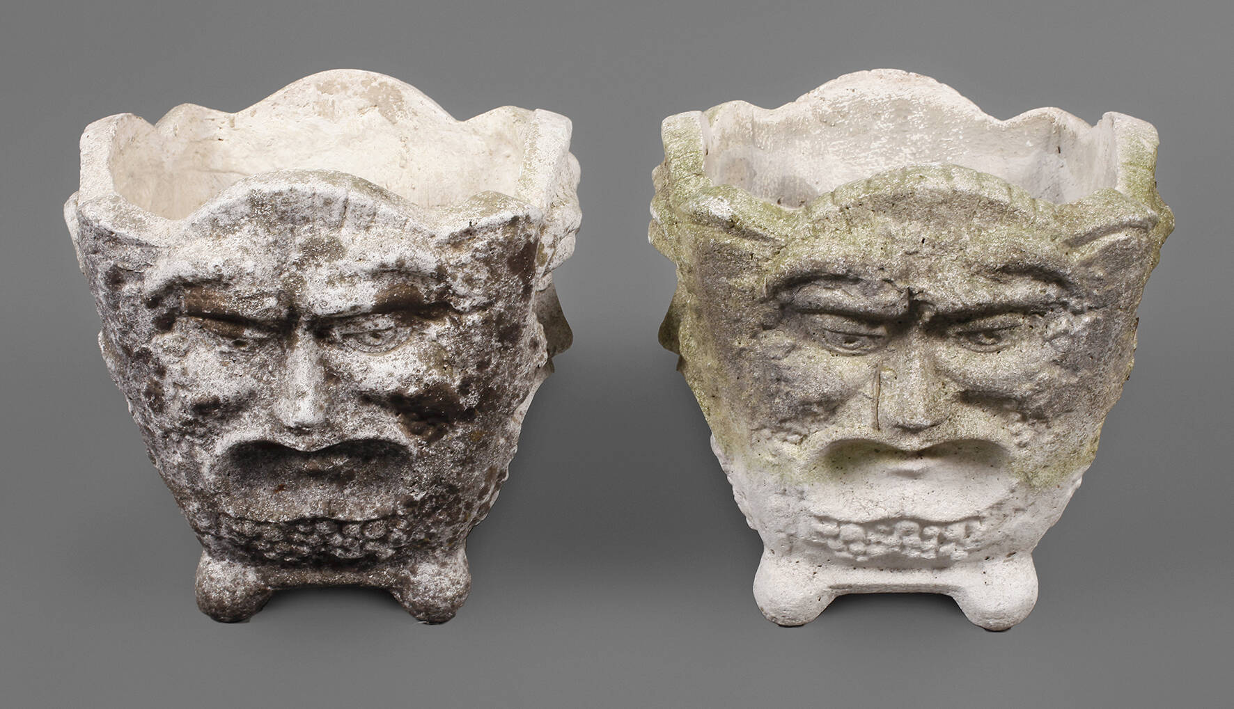 Paar Gartenpflanztöpfe