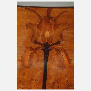 Intarsierter Beistelltisch