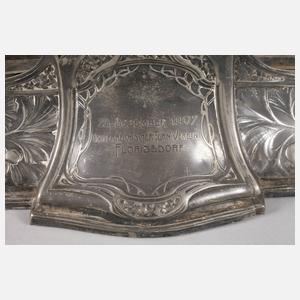 Übergroßer figürlicher Tafelaufsatz