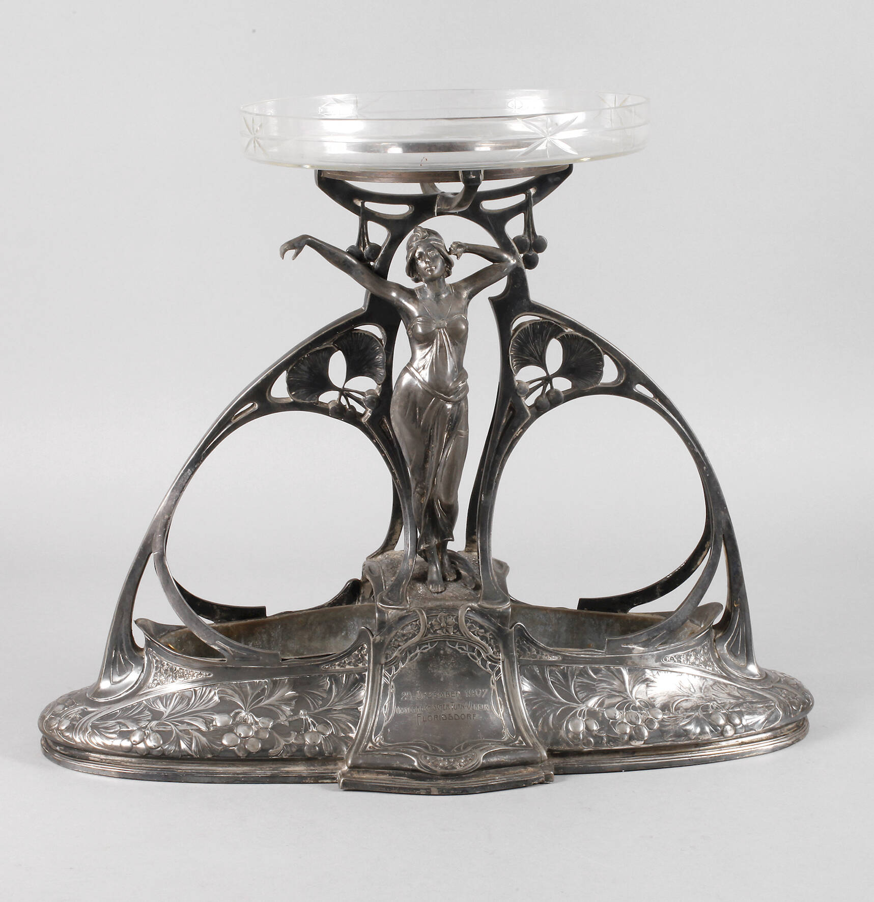 Übergroßer figürlicher Tafelaufsatz