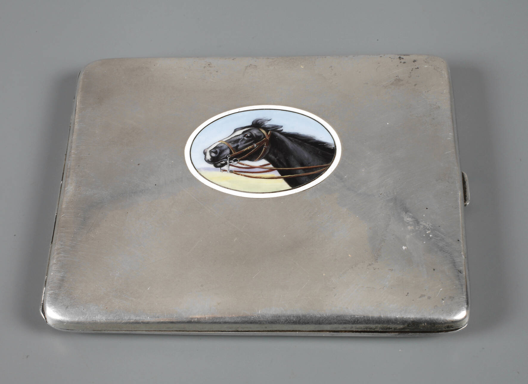 Zigarettenetui mit Pferdemotiv