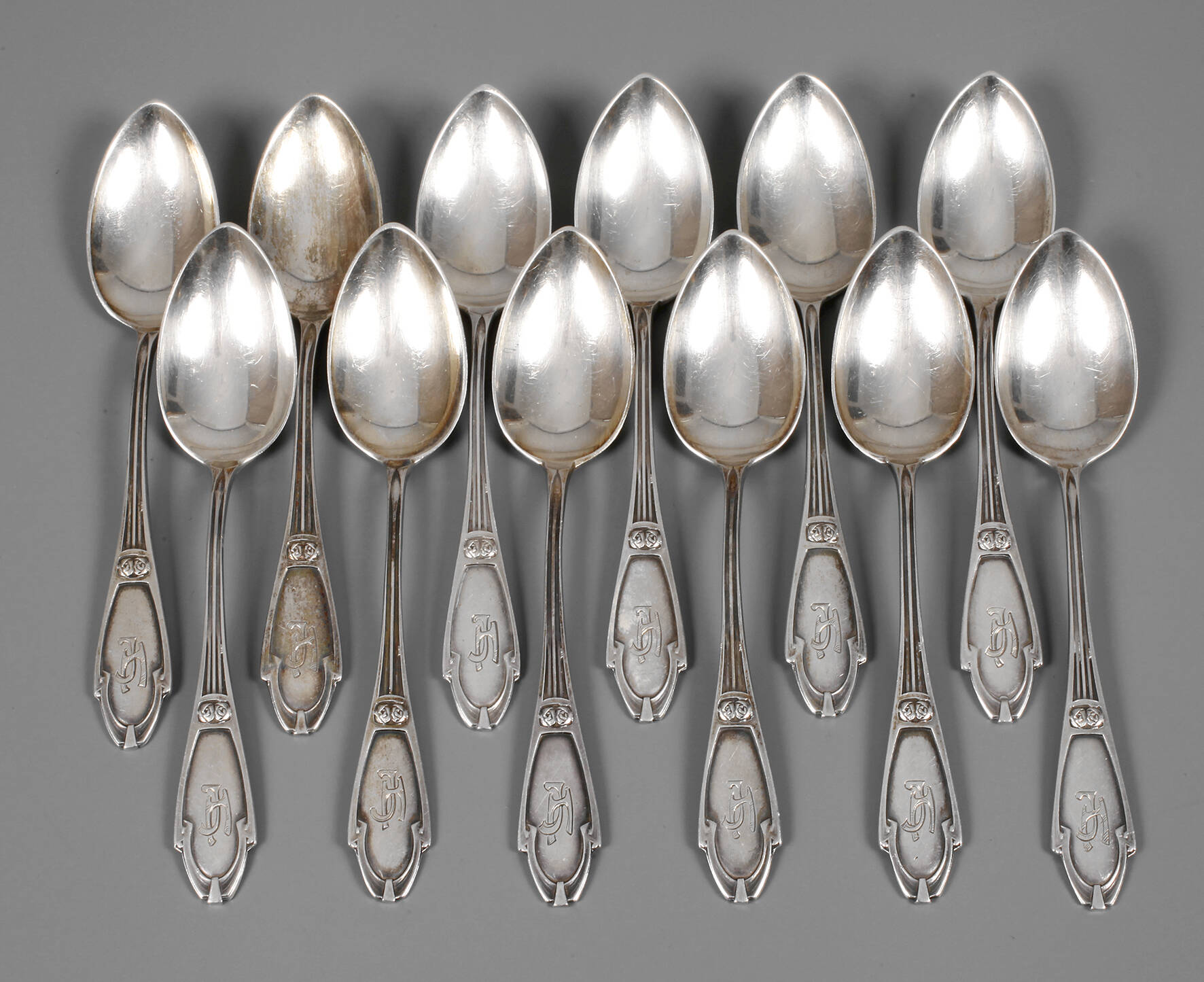 Zwölf Kaffeelöffel