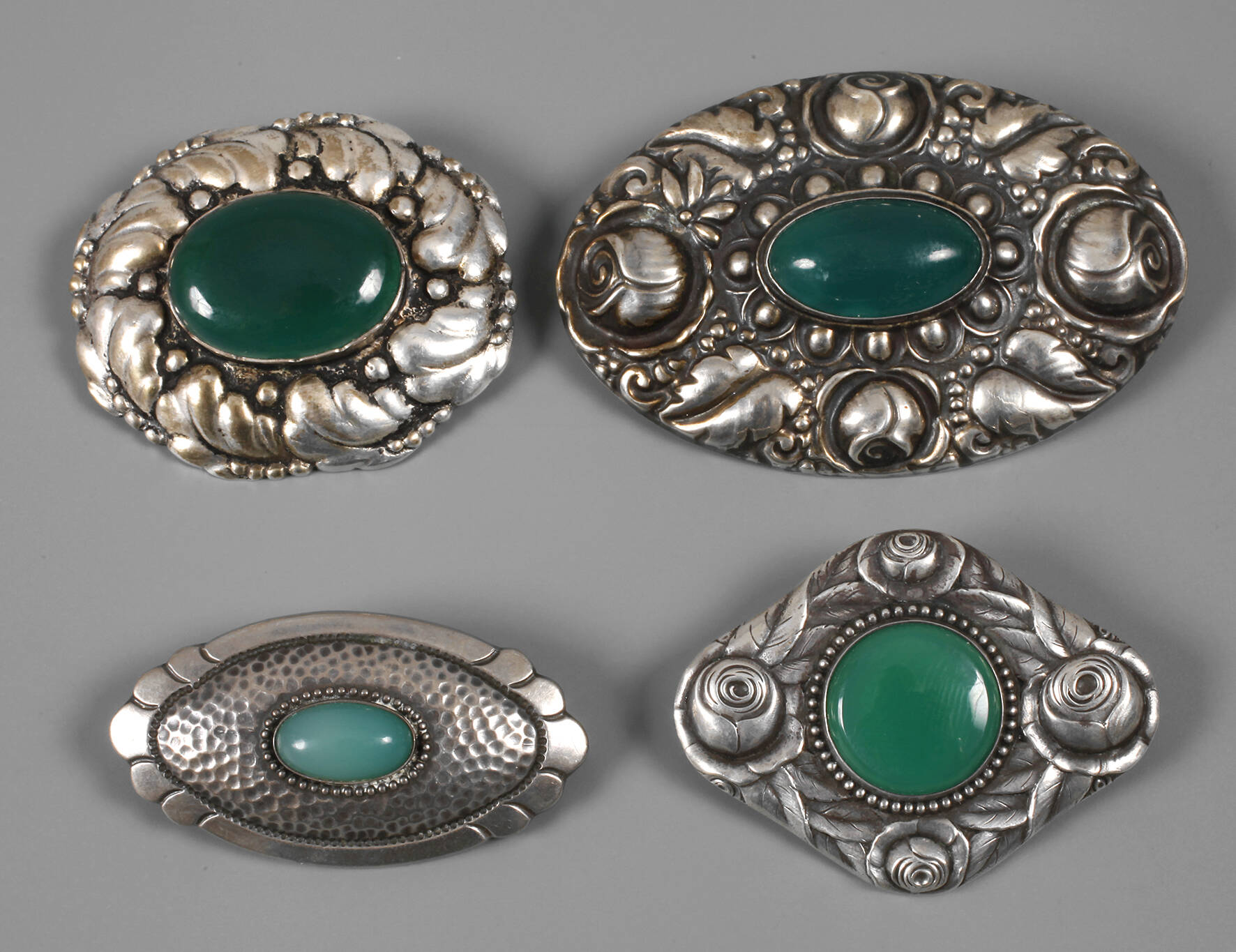 Vier Jugendstilbroschen