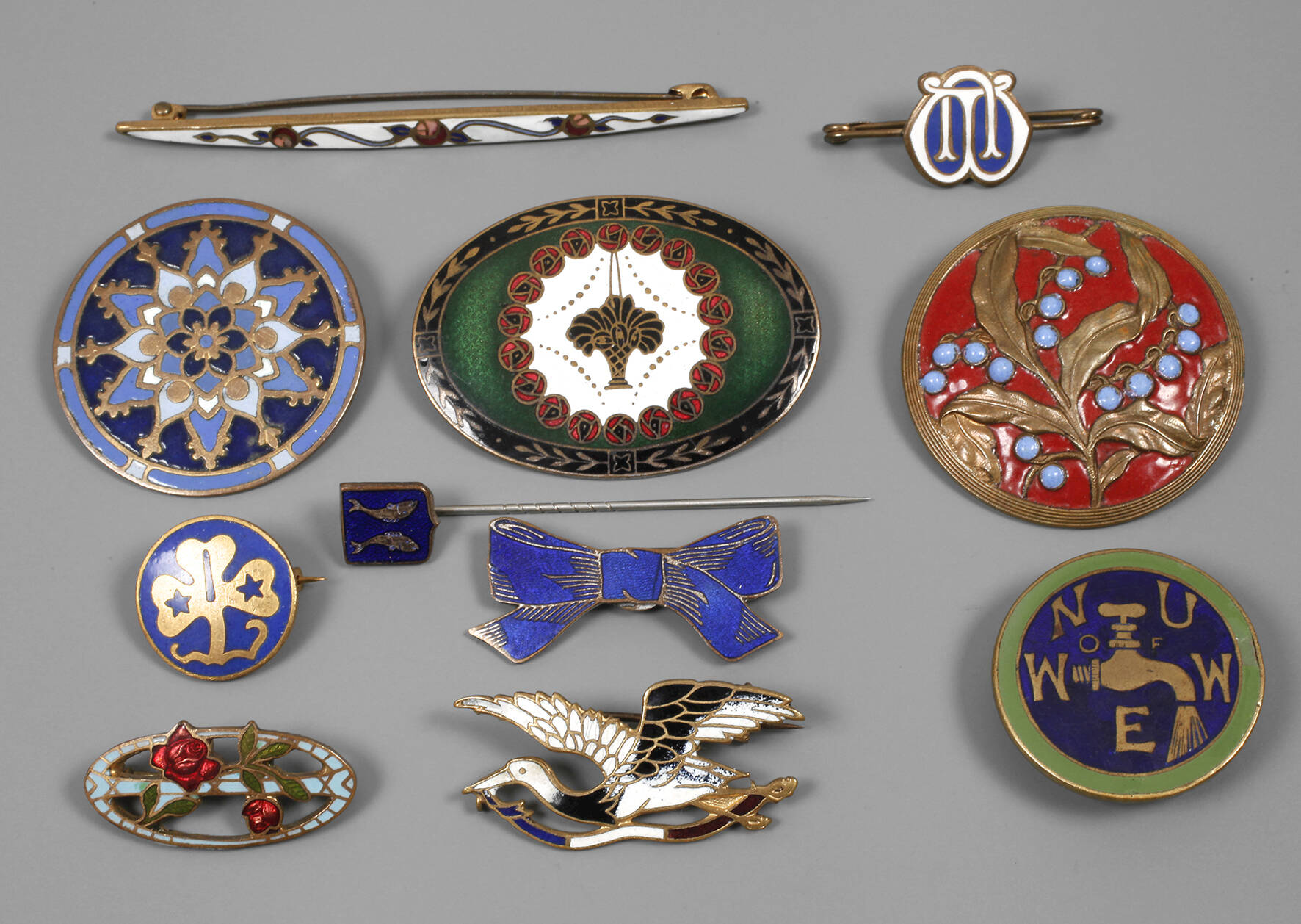 Konvolut Emaillebroschen