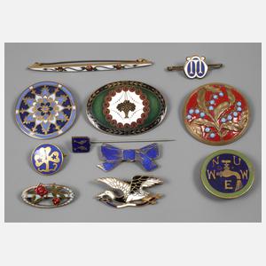 Konvolut Emaillebroschen