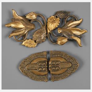 Zwei Gürtelschließen