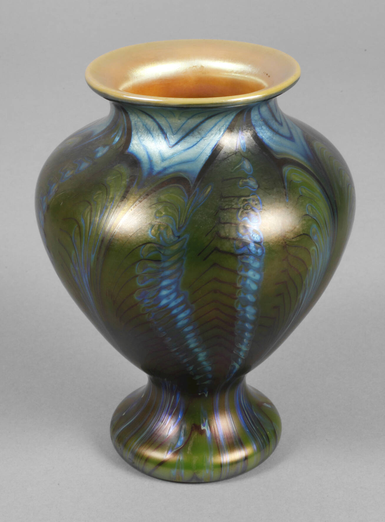 Vase Orient & Flume