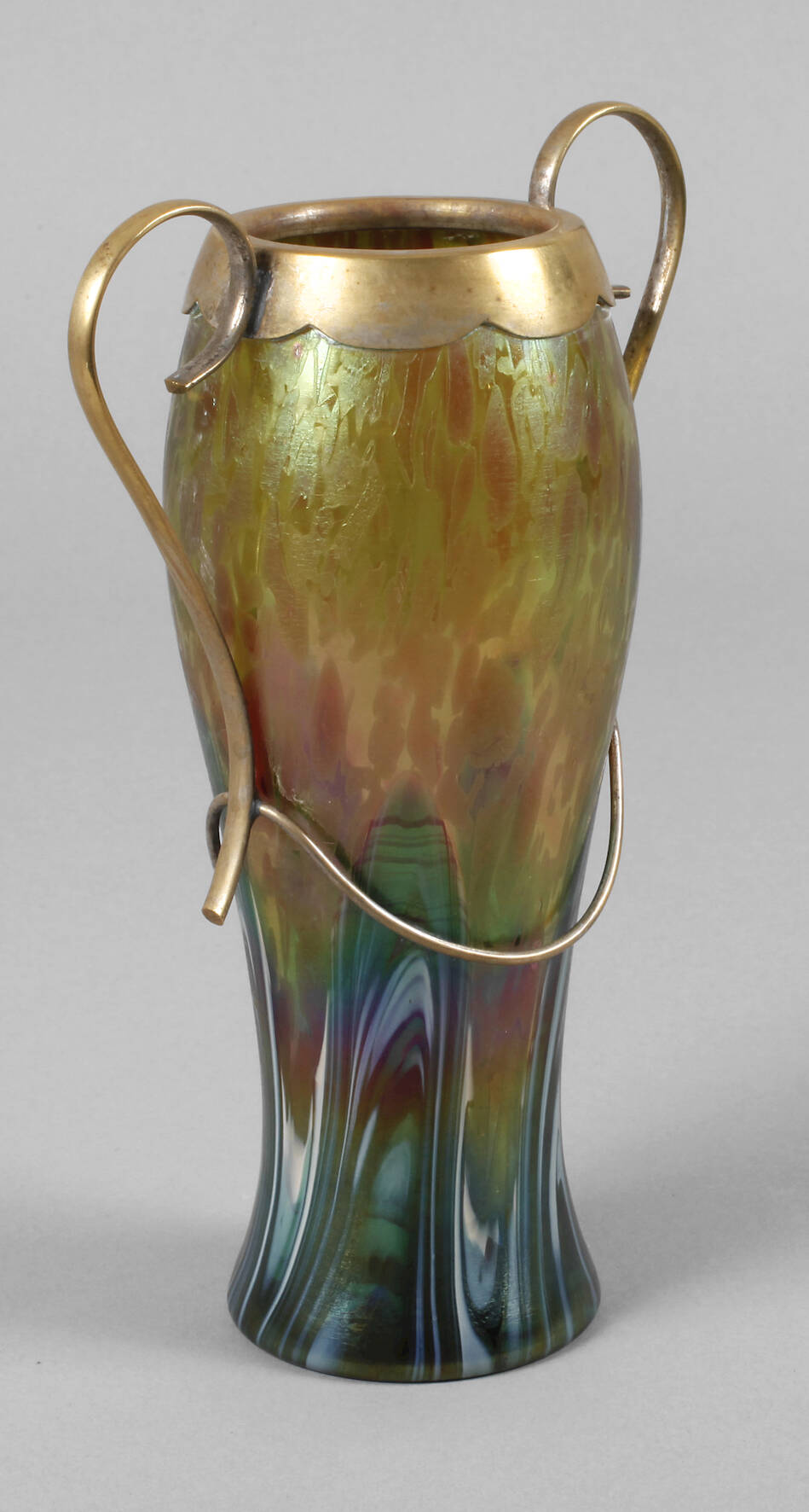 Vase mit Messingmontierung