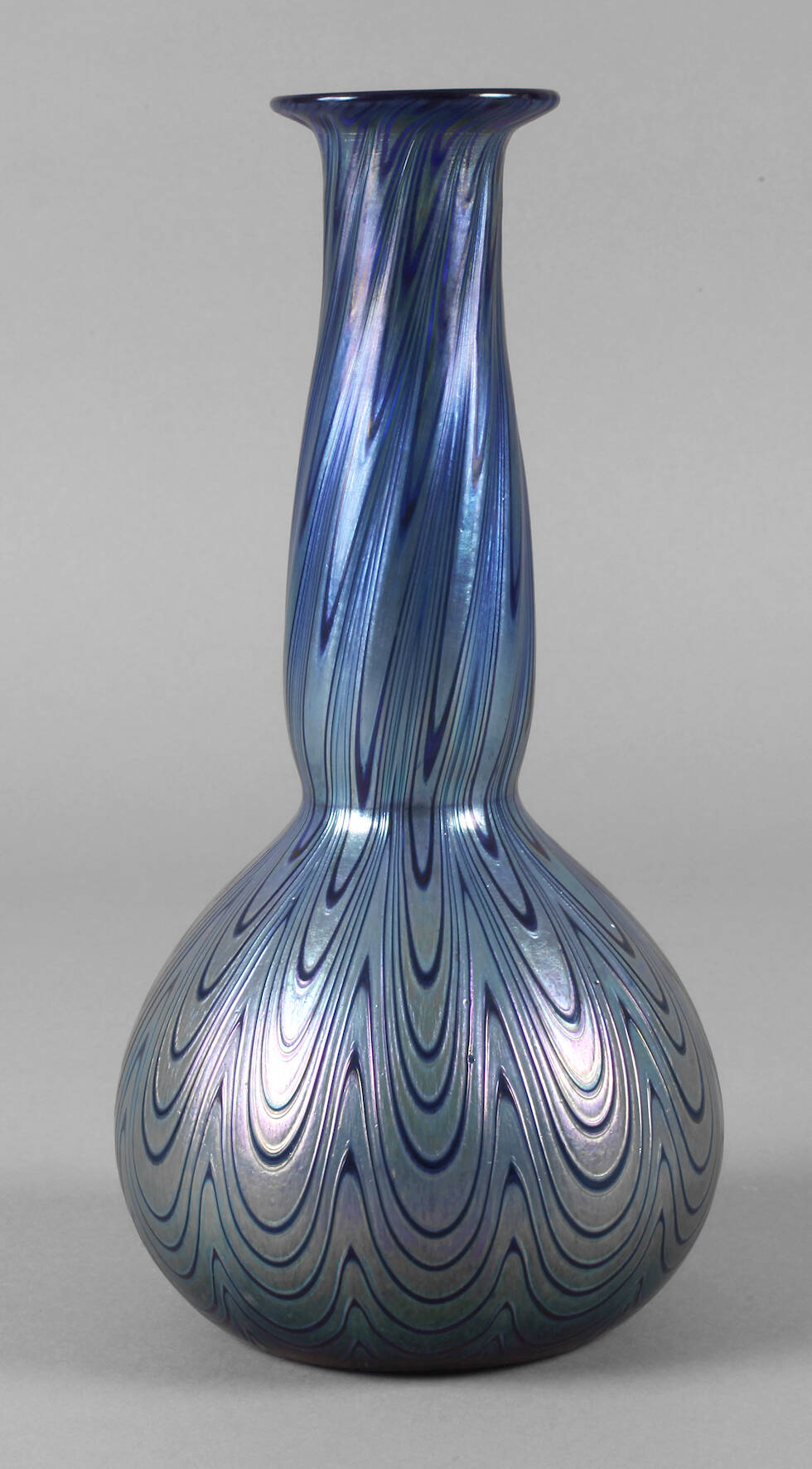 Enghalsvase mit Lüsterglasur