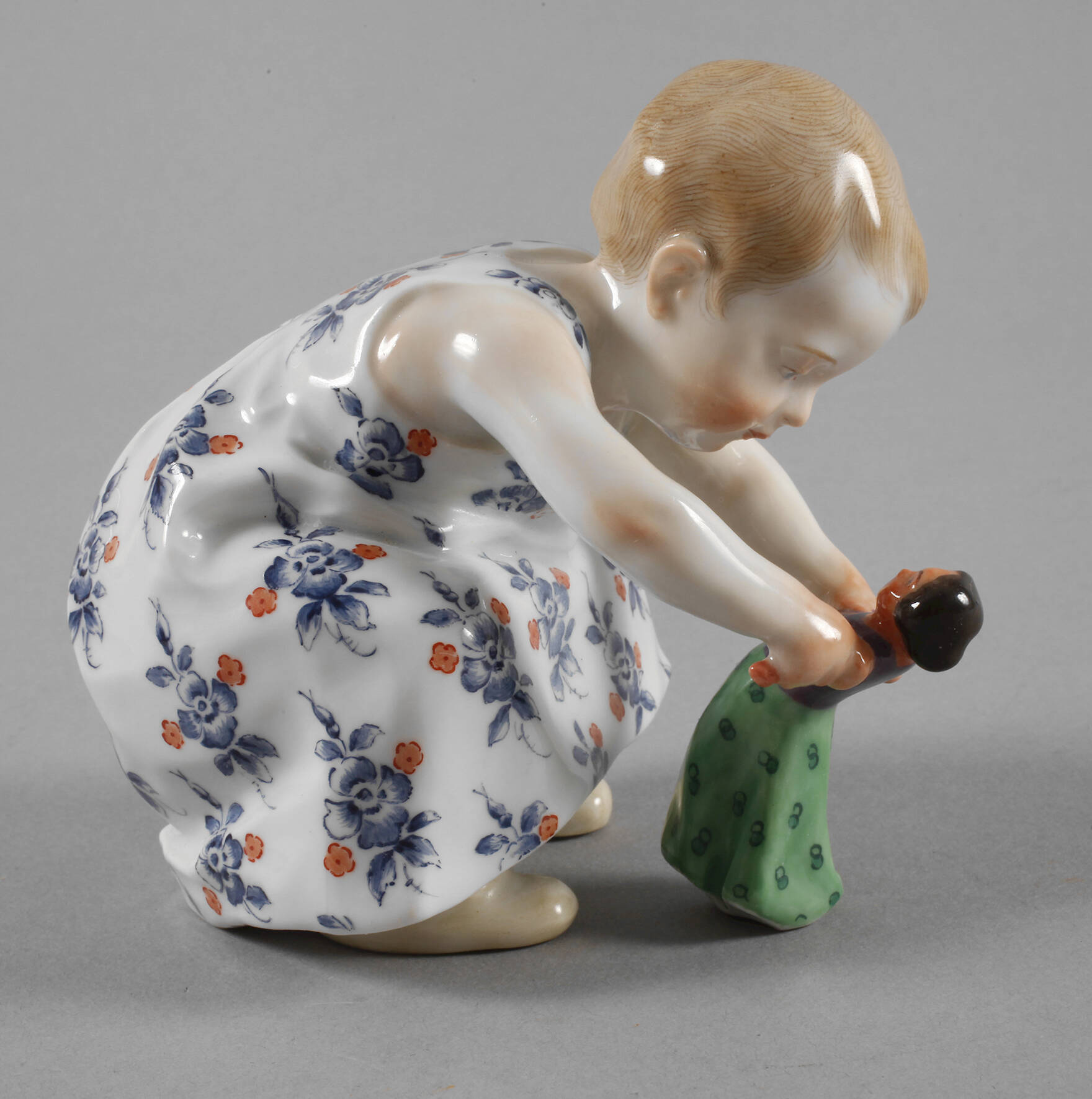 Meissen "Kind mit Puppe, tanzend"