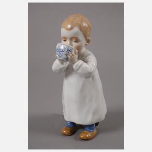 Meissen "Kind, aus einer Tasse trinkend"
