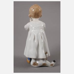 Meissen "Kind, aus einer Tasse trinkend"