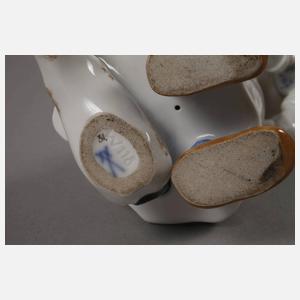 Meissen "Kind, aus einer Tasse trinkend"