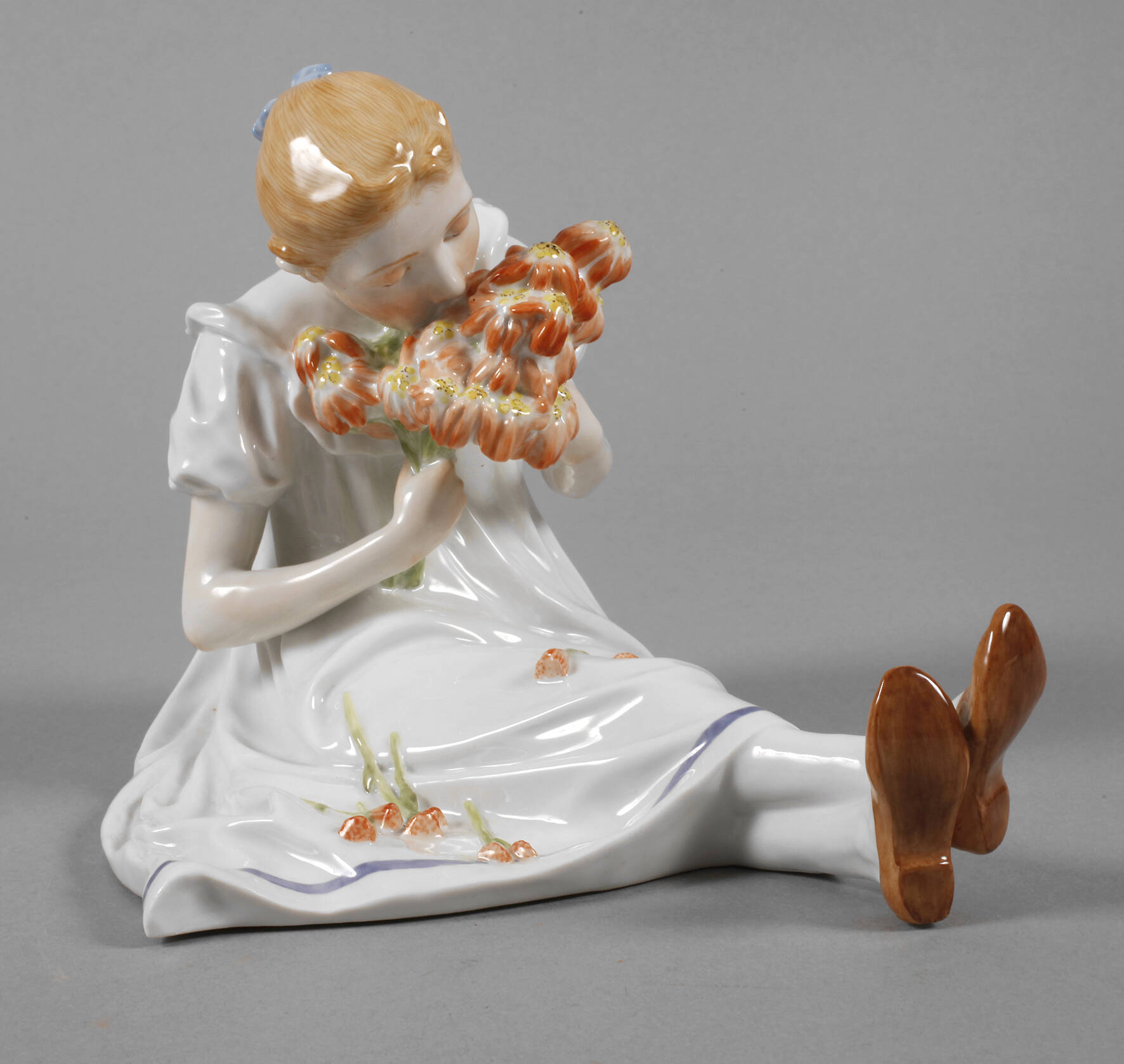 Meissen "Mädchen mit Blumenstrauß"
