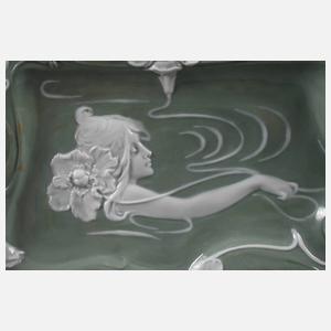 Reliefbild mit Frauenkopf