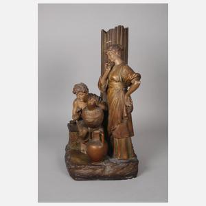 Übergroße Figurengruppe