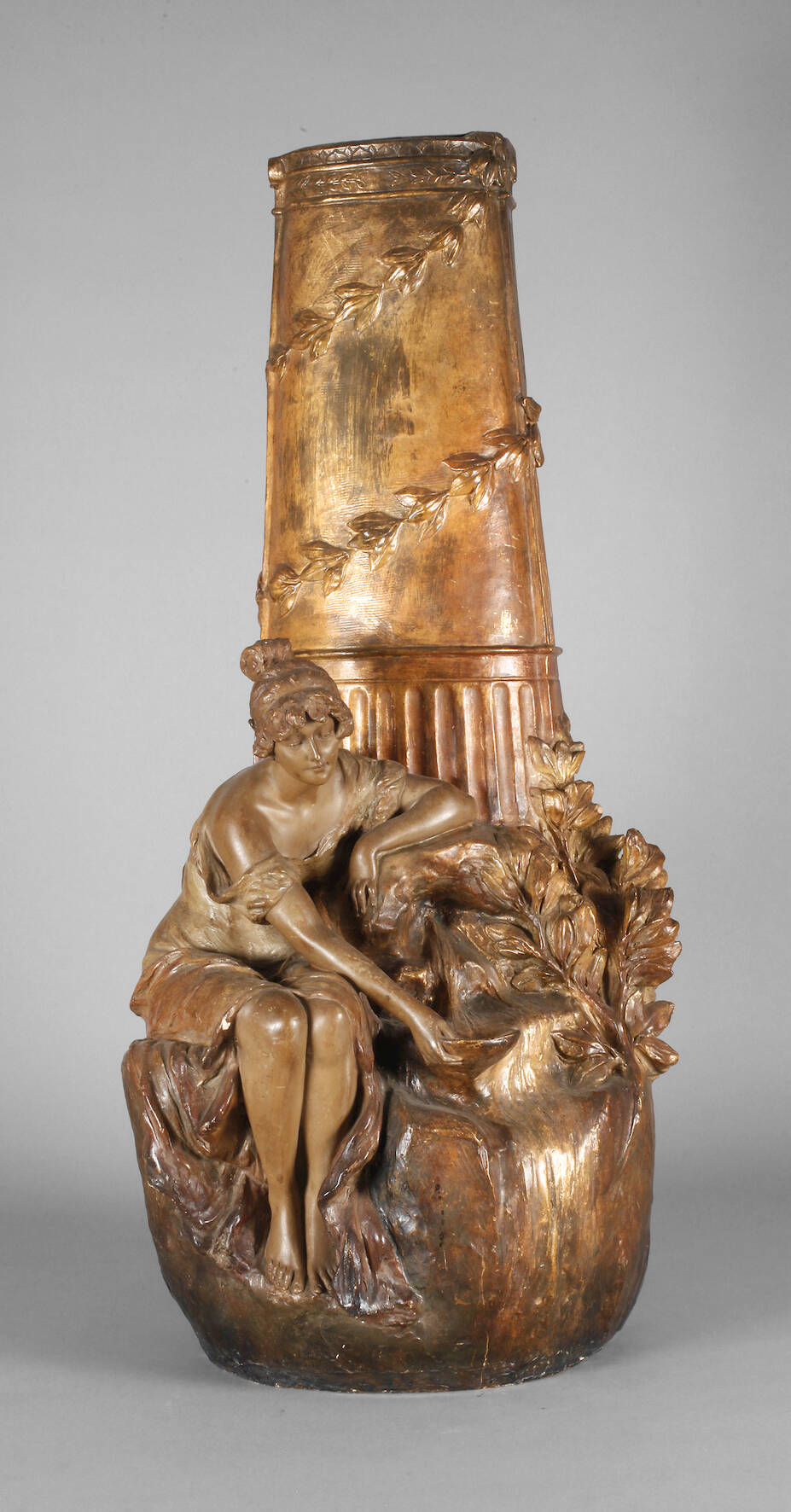 Goldscheider Wien große Bodenvase Frau am Brunnen