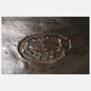 Große Bodenvase mit plastischer Frauenfigur