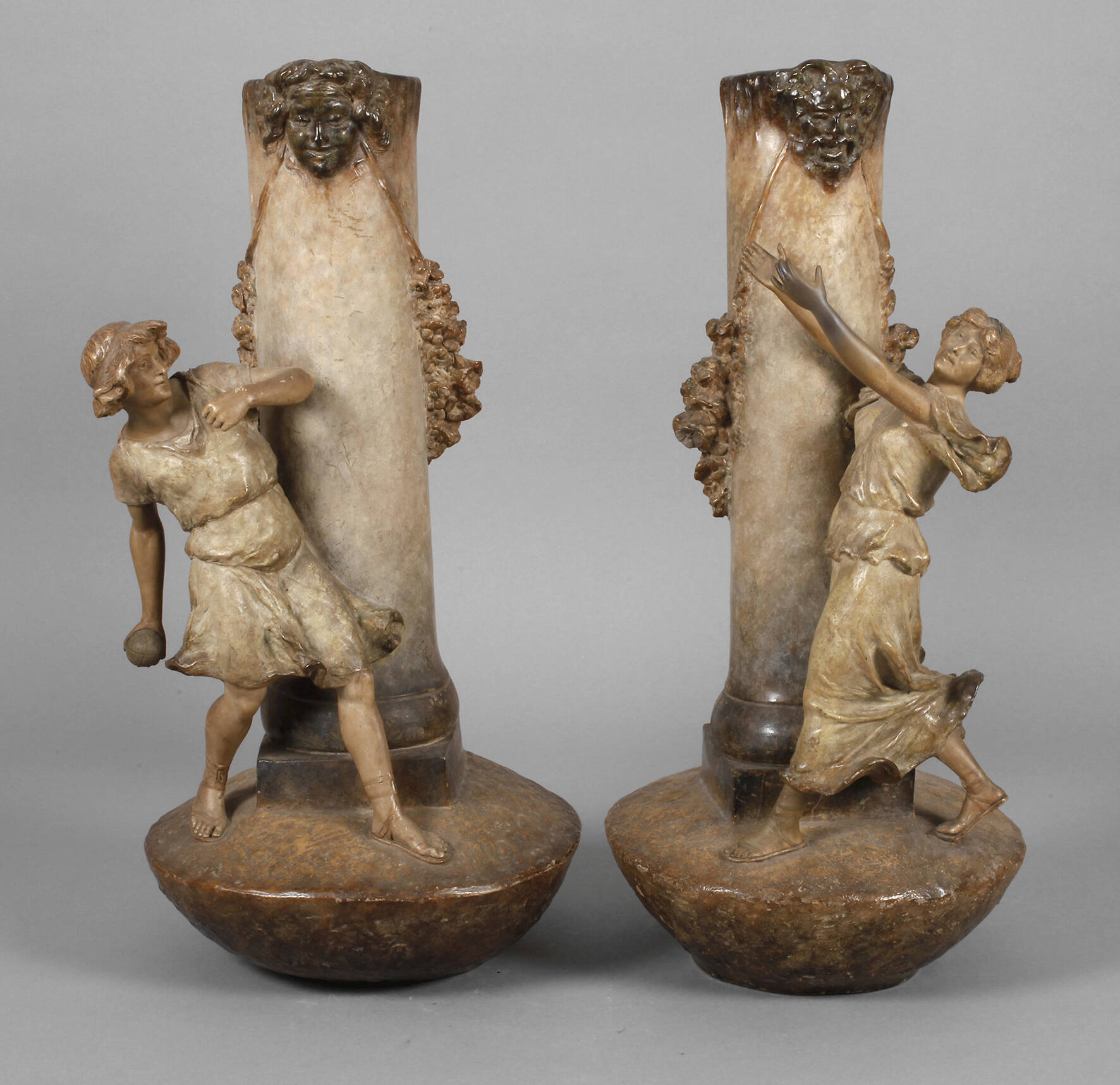 Goldscheider Wien zwei Vasen ballspielendes Paar