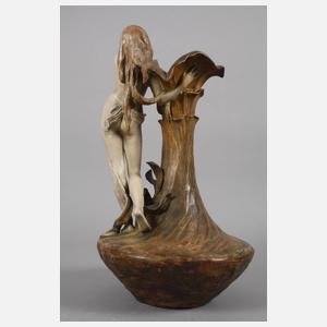 Goldscheider stehender Mädchenakt am Vasenkorpus