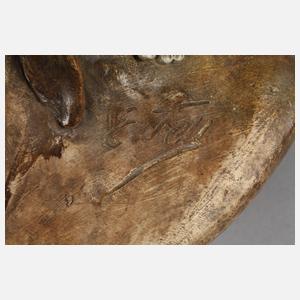 Goldscheider stehender Mädchenakt am Vasenkorpus