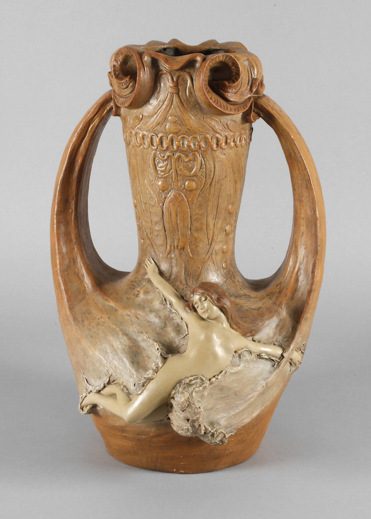 Goldscheider Wien große figürliche Henkelvase