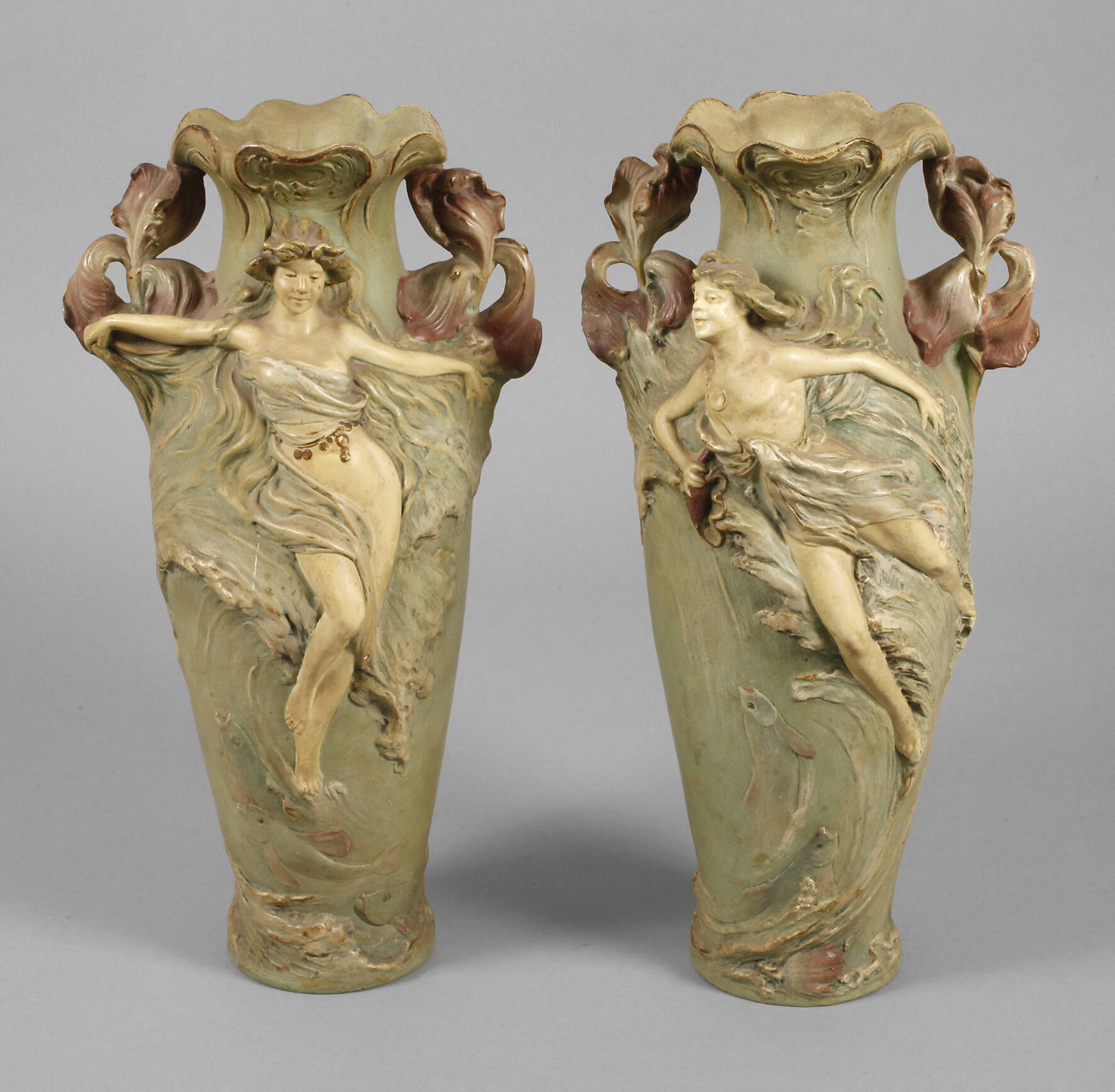 Vasenpaar mit Nereiden