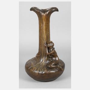 Vase mit trinkendem Mädchen an der Quelle