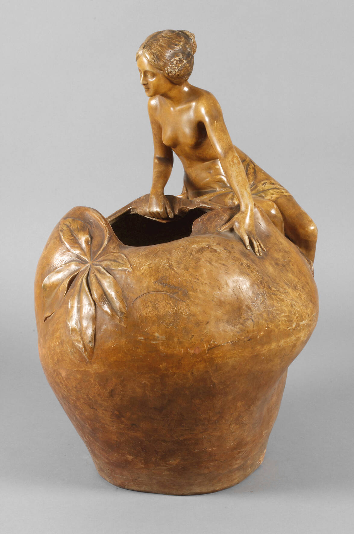 Goldscheider Wien Vase mit weiblichem Halbakt