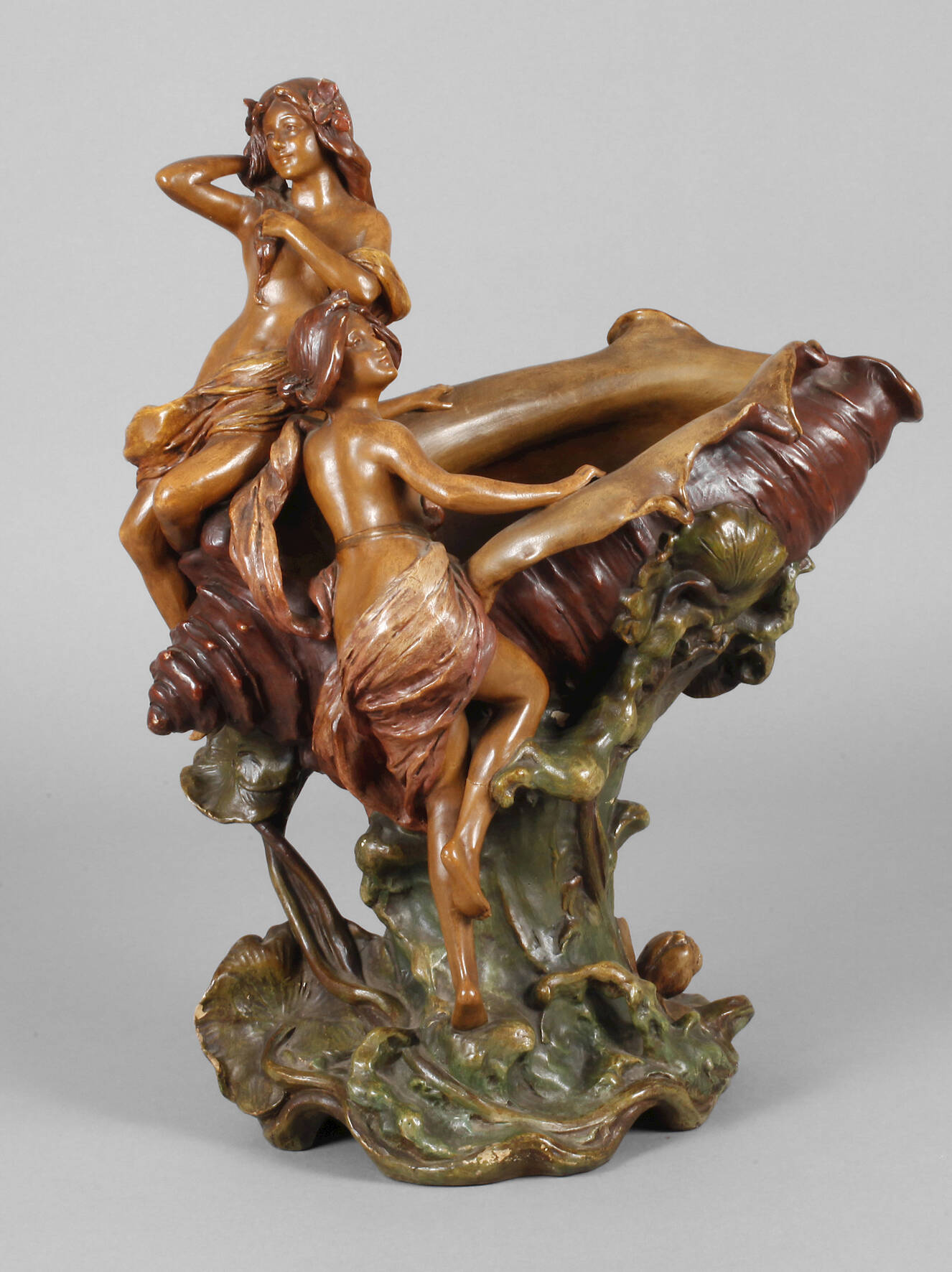 Muschelschale mit zwei Grazien,