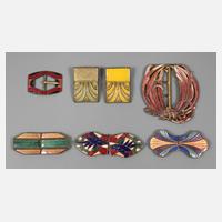 Gürtelschnallen und Clips111