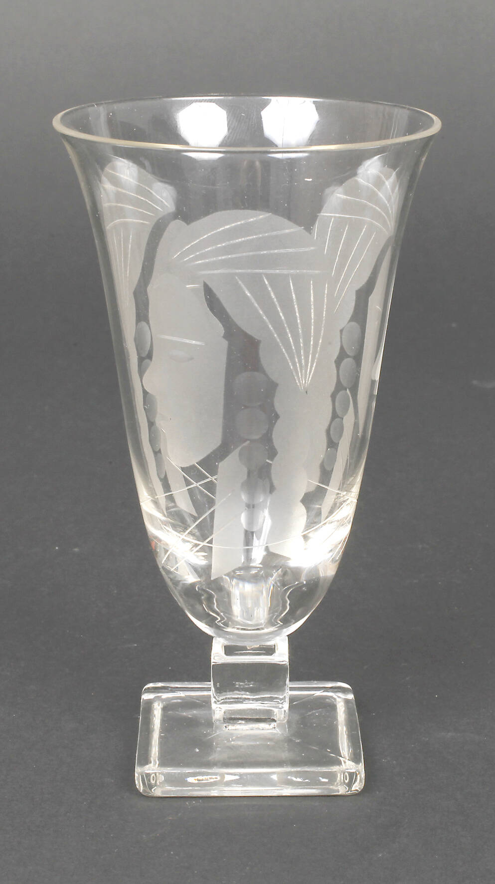 Glas Art déco in der Art von René Lalique