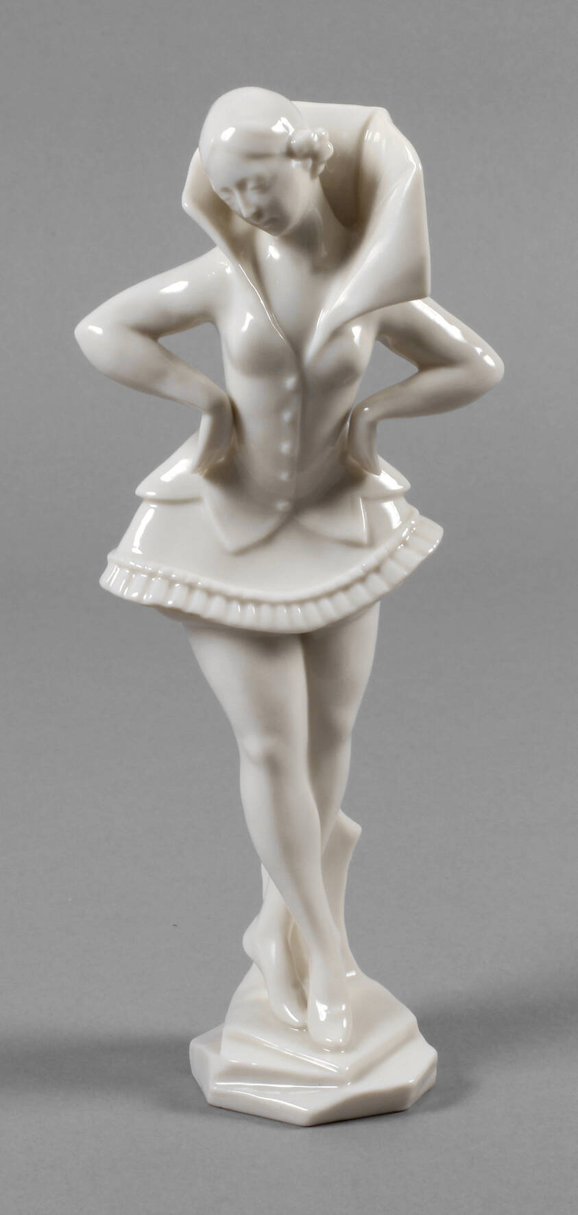 Schwarzburger Werkstätten "Pierrette, Arme in den Hüften"