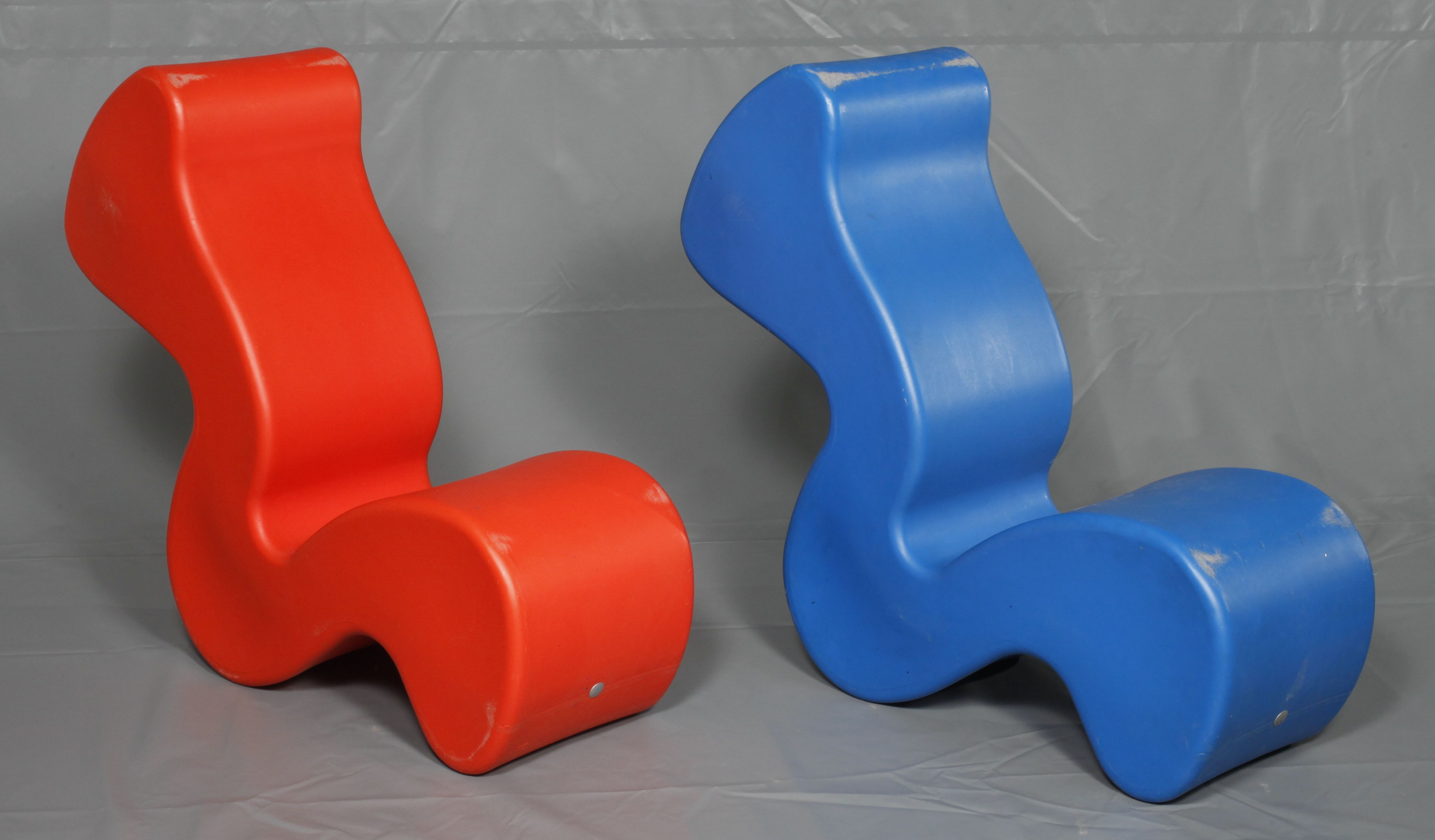 Verner Panton, zwei Innovation Chairs "Phantom"