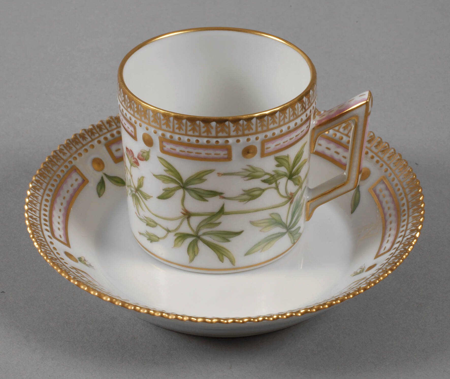 Kopenhagen Mokkatasse mit Untertasse "Flora Danica"