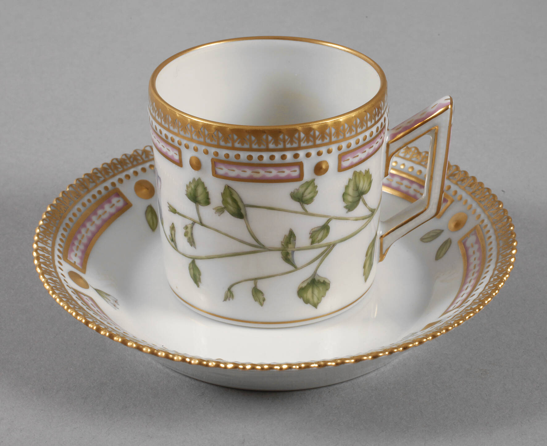 Kopenhagen Mokkatasse mit Untertasse "Flora Danica"