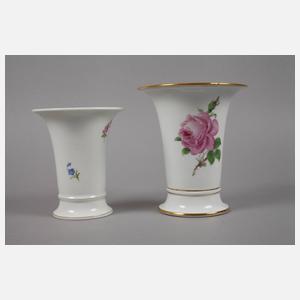 Meissen zwei Trichtervasen Blumenmalerei